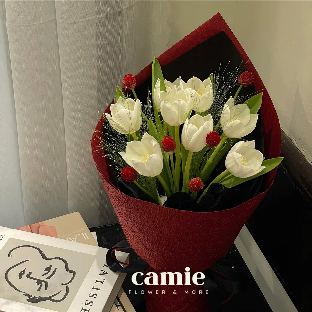 Tulip Trắng Giấy Đỏ Trầm