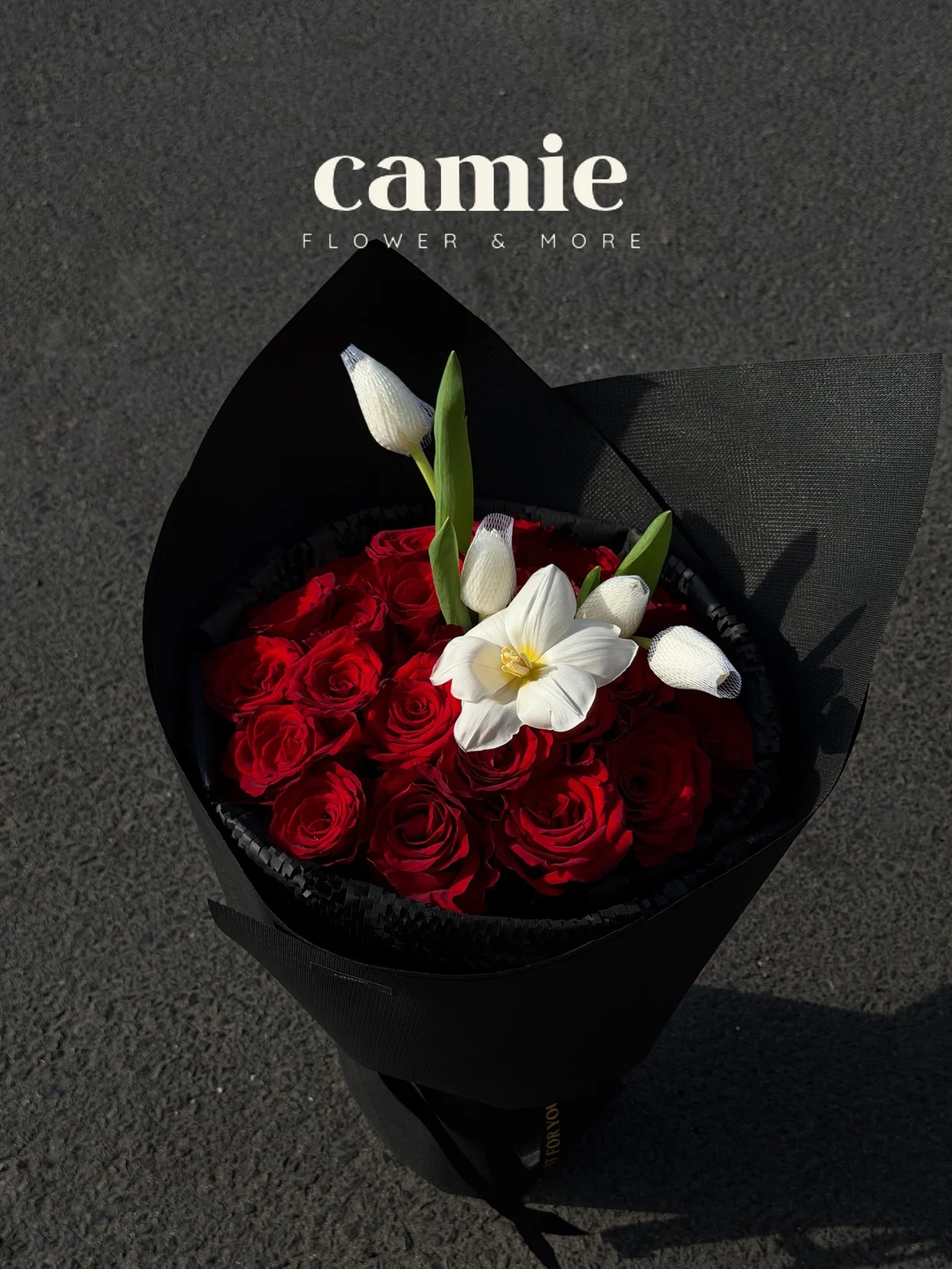 Hồng Đỏ Và Tulip Trắng